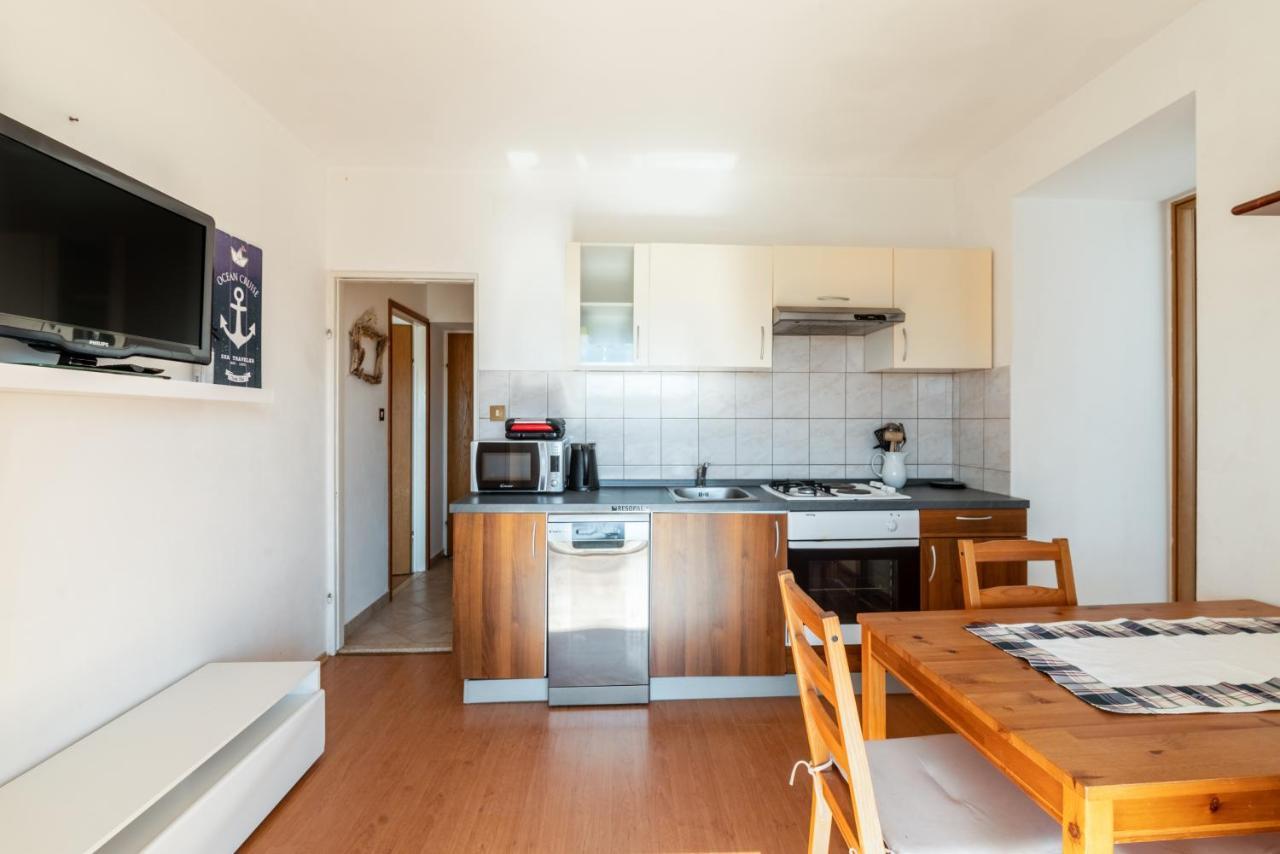 Apartments With A Parking Space Lopar, Rab - 14070 Экстерьер фото