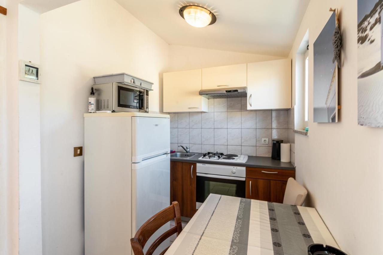 Apartments With A Parking Space Lopar, Rab - 14070 Экстерьер фото